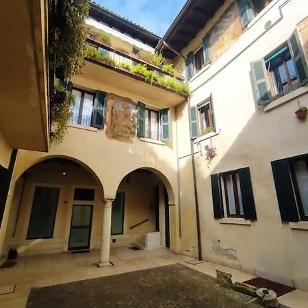 Casa Dei Pittori - A Pochi Passi Da Piazza Erbe Apartment Verona Exterior photo